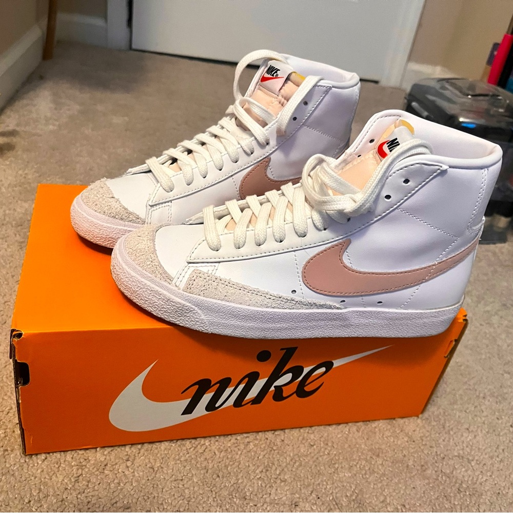 Nike Blazer Mid '77 SE white and pink sneakers